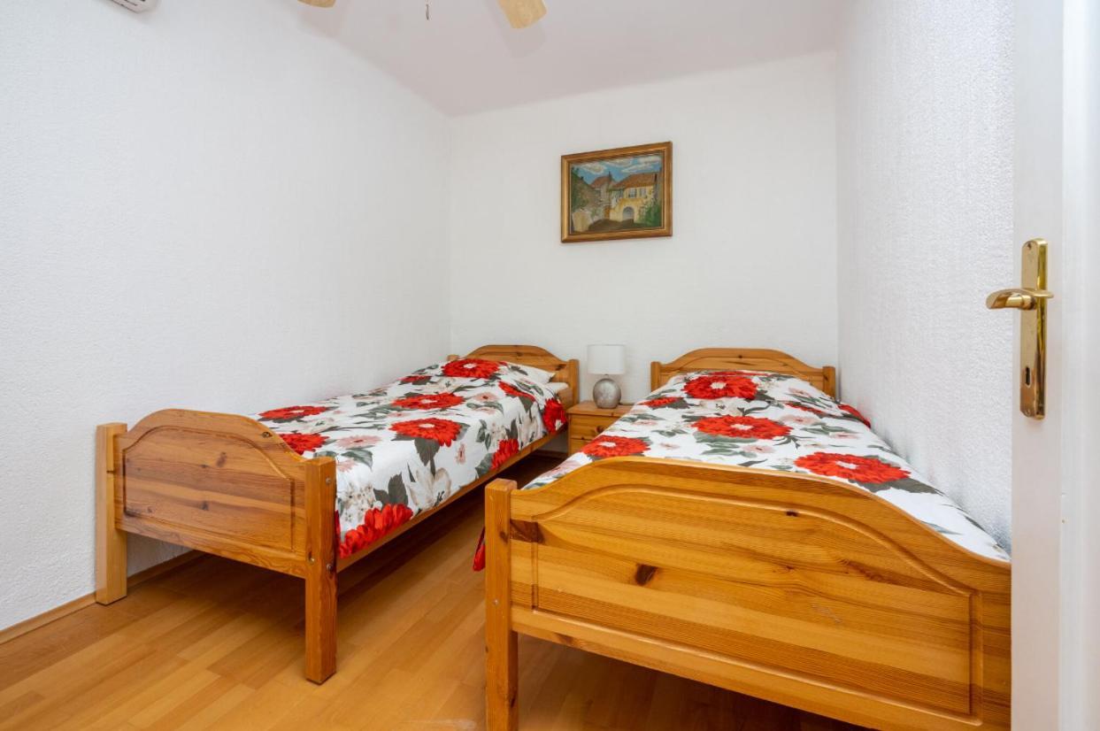 Kuca Za Odmor Antic - Holiday House Antic Novi Vinodolski Exterior foto